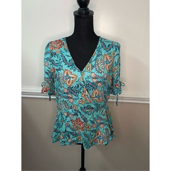 NWT Maurices Wrap Tie Peplum Floral Short Sleeve Blouse Size Medium - Picture 1 of 9